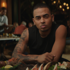 Fotografía cedida por Bear with Oz de una escena de la pelicula "Odisea" donde aparece el músico puertorriqueño Ozuna.