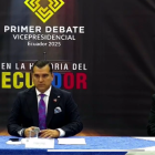 En la rueda de prensa sobre el debate vicepresidencial, Federico Morán, de la Universidad Bolivariana del Ecuador; y Arturo Cabrera, de Ciclo Electoral y Democracia