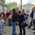 Acto. Autoridades entregan 15 sillas de ruedas al MIES.