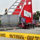 El sitio se encuentra acordonado mientras criminalística realiza investigaciones.