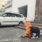 Quienes quemen monigotes en calles, veredas, parques o parterres serán sancionadas con una multa
