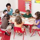Panorama. Niños aprenden en mejores espacios.