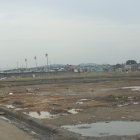 Espacio. El predio donde se plantea el proyecto arquitectónico hoy está abandonado, se evidencia basura y charcos producto de las lluvias registradas en la ciudad en los últimos días.