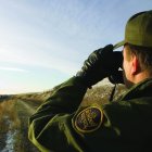 Uniformado de la Patrulla fronteriza de Estados Unidos vigila la zona que es utilizada por migrantes para pasar a ese país de forma irregular.