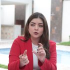 Castro es periodista con estudios en Dirección en Comunicación Institucional y Empresarial.