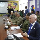 El ministro de Defensa Giancarlo Loffredo, el jefe del Comando Conjunto de las Fuerzas Armadas y el comandante de la FAE comparecieron en la Asamblea.