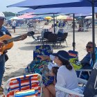 En Salinas empezó la llegada de los turistas para despedir el 2024.