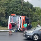 Autoridades investigan las causas del accidente, mientras los heridos son atendidos en casas asistenciales.