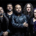Los instrumentistas de la banda brasileña Paradise in Flames y la vocalista Nienna (derecha).