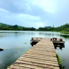 La Laguna de Cube no solo es un destino turístico; es un ecosistema vital.