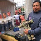 Monigotes y caretas: la pasión de una familia por la tradición de Latacunga