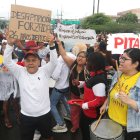 Familiares de los menores desaparecidos en los alrededores del Complejo Judicial.