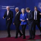 El expresidente belga del Consejo Europeo, Herman Van Rompuy (izq.), el presidente del Consejo Europeo, Antonio Costa, la presidenta de la Comisión Europea, Ursula von der Leyen, y el primer ministro polaco, Donald Tusk.