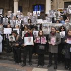 Decenas de familiares y amigos de personas desaparecidas exigen respuestas sobre el paradero de sus seres queridos.
