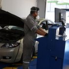 Proceso. La revisión técnica vehicular es obligatorio para circular.