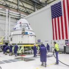 Producción. Un grupo de trabajadores en una obra de la empresa Boeing.