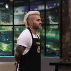 Jerónimo se despide de la competencia en MasterChef Celebrity Ecuador tras ser eliminado por un descuido en su plato.