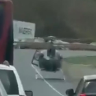El helicóptero aterrizó en vía a la Costa.