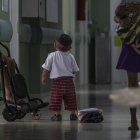 Un bebé yanomami y su madre en el Hospital Infantil Santo Antonio en Boa Vista, la capital de Roraima, en la región norte de Brasil.