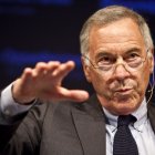 profesor de Economía Aplicada en la Universidad Johns Hopkins. Es conocido como el “Doctor del Dinero” y se desempeñó como asesor del exministro de Finanzas de Ecuador, Carlos Julio Emanuele, en 2001-2002.