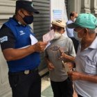 Adultos mayores se acercan al Municipio de Guayaquil a aplicar la exoneración del impuesto predial.