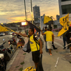 Hinchas de Barcelona en Manta.