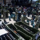 Integrantes de las milicias bolivarianas participan en un acto de juramentación este martes, en Caracas (Venezuela).