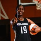 Nahomi Nazareno juega básquet, tiene 17 años se va a Italia.