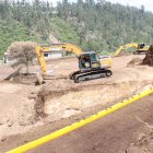 Construcción. Tras los trabajos que se realizan en la ladera se observa como la tierra cae al río Machángara lo que genera un impacto ambiental.