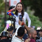 La líder antichavista María Corina Machado da declaraciones a la prensa