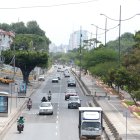 Espacio. A lo largo de la avenida se observan diferentes negocios y sitios turísticos como un parque acuático o malecón lineal.