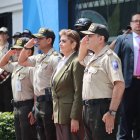 Apoyo. La ministra Mónica Palencia y Juan Javier Silva (derecha), nuevo director del Isspol, en una reunión.