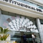 La Corte Constitucional tiene como misión garantizar la vigencia y supremacía de la Constitución.