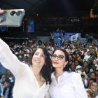 Viviana Veloz en campaña con Luisa González.