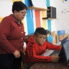 El programa IDEAS capacita a jóvenes de 18 años en oficios como la panadería, dándoles herramientas para acceder al mercado laboral.