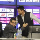 Luis Fernando Saritama fue felicitado por Santiago Morales, gerente de Independiente del Valle, tras el anuncio de su incorporación como gerente deportivo.