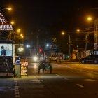 Ausencia. En las noches, la avenida Ernesto Albán luce vacía; no hay movimientos de personas a pesar de que los restaurantes y minimarkets están abiertos.