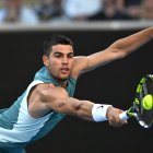 El español Carlos Alcaraz durante su partido de primera ronda contra el kazajo Alexander Shevchenko, durante el Abierto de Australia 2025, en Melbourne.