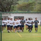 Emelec inició su pretemporada 2025 en el Polideportivo de Los Samanes, previo al viaje a Perú y Colombia