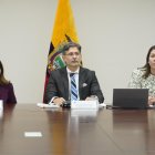Laura Flores (d) fue delegada por la Asamblea Nacional para integrar la Comisión Calificadora de selección de los jueces de la Corte Constitucional.