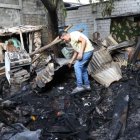 En Guayaquil, un incendio originado por un cortocircuito arrasó con todo lo que había en el hogar.