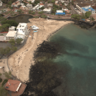Vista panorámica de la playa Los Marinos, en San Cristóbal, Galápagos.