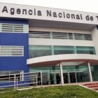 La ANT se encarga de planificar, regular y controlar el transporte terrestre, el tránsito y la seguridad vial.