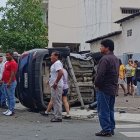 Un vehículo quedó volcado.