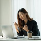Estudio revela la hora exacta del día en donde somos más felices.