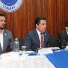 Andrés Fantoni (i) y Luis Cabezas-Klaere (c( son las nuevas autoridades.