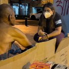 Voluntariado. Alrededor de 100 personas salen todos los jueves a alimentar a las personas sin hogar de Guayaquil.