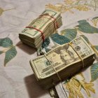 Caso Fachada: La Fiscalía presentó como evidencias fajos de dinero hallados en los allanamientos de este 16 de enero de 2025.