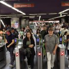 Los usuarios del Metro de Quito reportaron errores en los saldos de la cuenta que usan para recargar y viajar en los trenes.