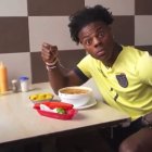 IShowSpeed visita por primera vez Ecuador y prueba el encebollado.